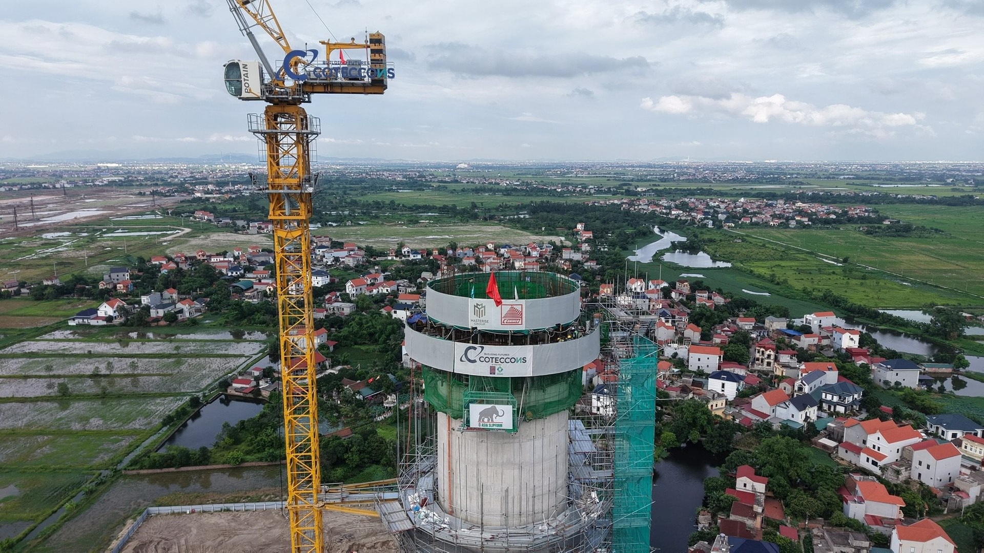 Khoảnh khắc tổng thầu chạy đua ngày đêm kịp hoàn thành siêu sân bay 200.000 tỷ lớn nhất miền Bắc