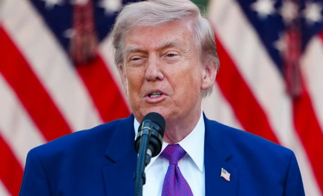 Chưa từng có: Ông Trump mua bán chứng khoán 3.700 lần trong 3 tháng, trung bình mỗi ngày thực hiện 50 giao dịch