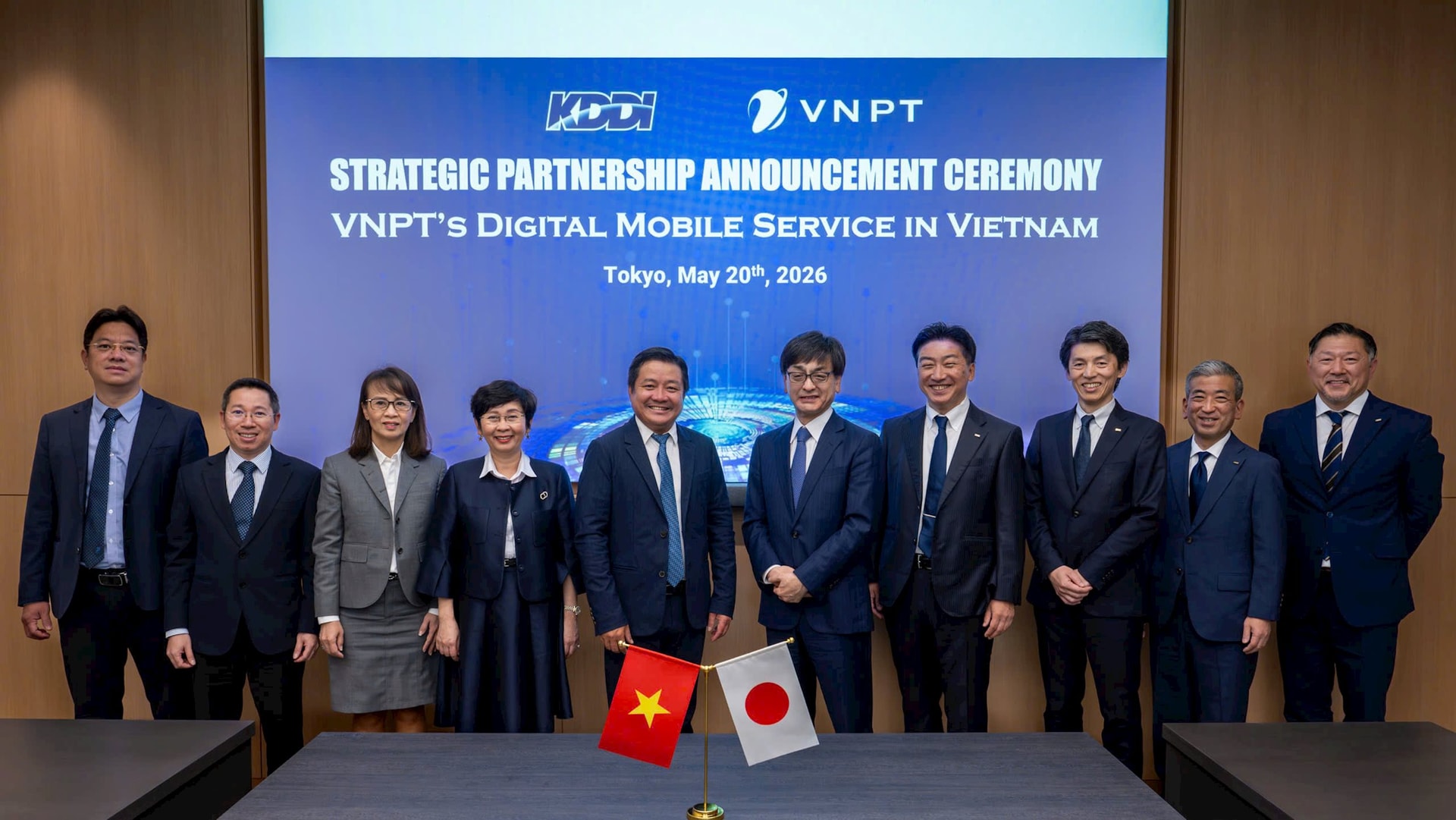 lanh-dao-vnpt-va-lanh-dao-kddi-cong-bo-hop-tac-chien-luoc-dai-han.jpg