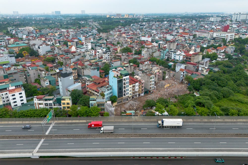 Rao bán “ế” gần nửa năm, xuất hiện tình trạng nhà trong ngõ Hà Nội hạ giá chào tiền tỷ, môi giới vẫn than: “Chưa bao giờ khó bán như hiện nay”