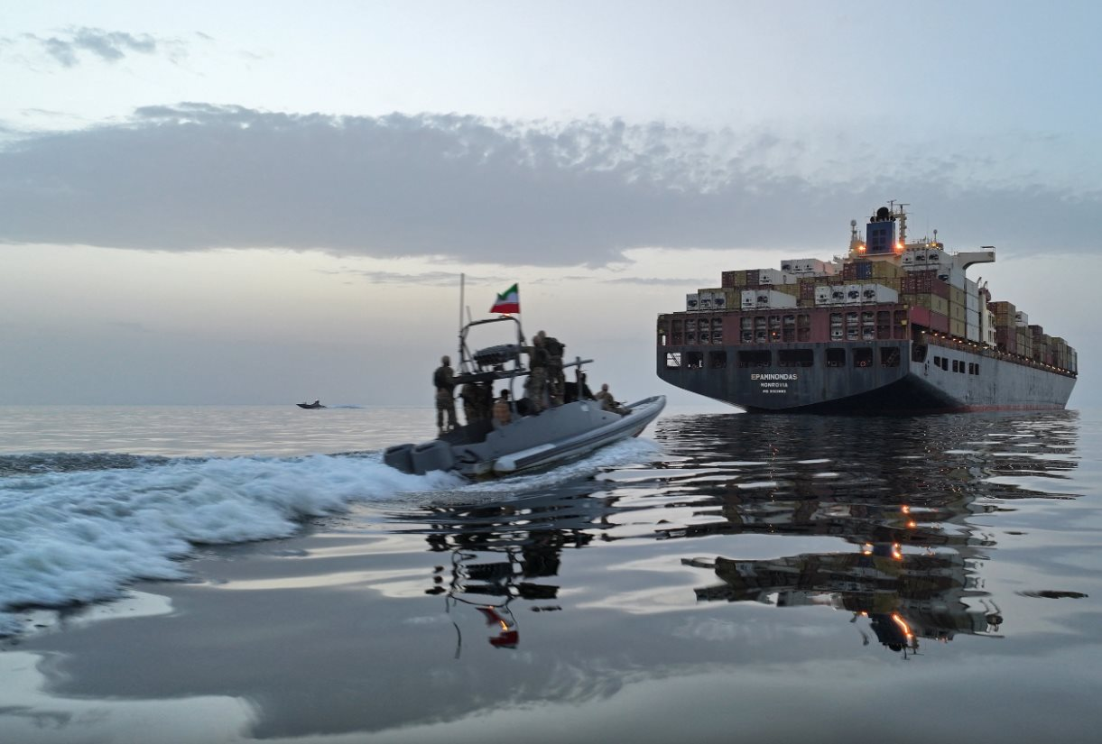 Iran muốn thu phí vĩnh viễn trên Eo biển Hormuz