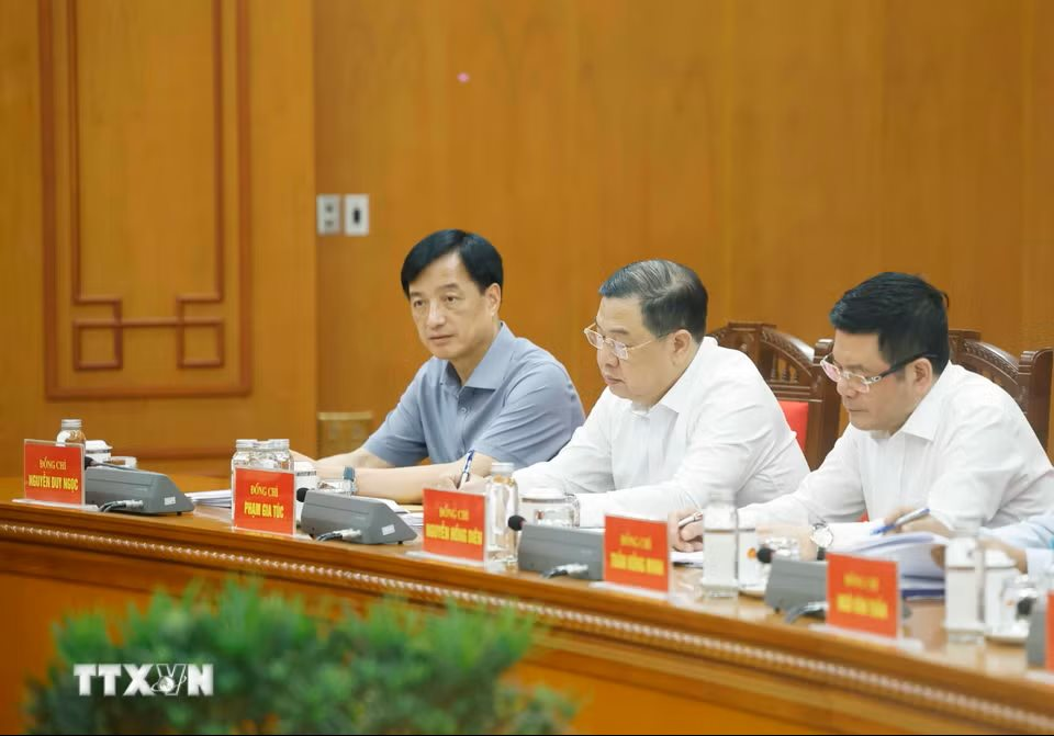 tong-bi-thu-chu-tich-nuoc-to-lam-chu-tri-buoi-lam-viec-ve-dinh-huong-phat-trien-cong-nghiep-vat-lieu-o-viet-nam4-1779364001584171707910.png