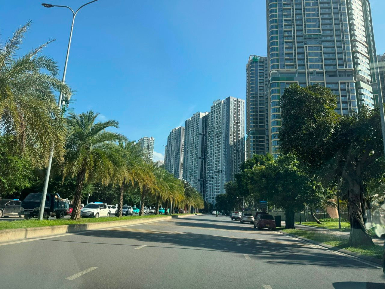 Bất động sản hai miền nửa đầu năm 2026: Nơi phòng thủ thận trọng, chốn mở rộng phân khúc hạng A