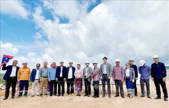 vna_potal_pho_chu_tich_quoc_hoi_lao_tham_va_lam_viec_tai_du_an_dau_tu_trong_diem_cua_viet_nam__stand.jpg