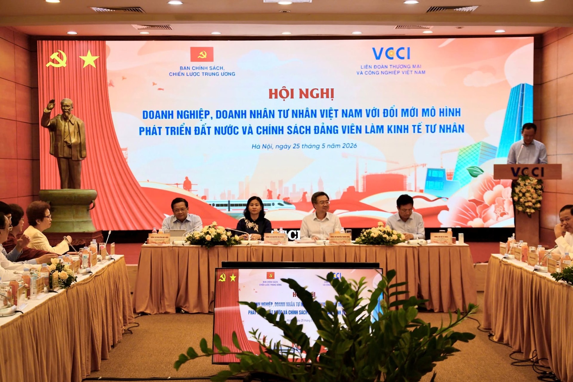 Kinh tế tư nhân: Từ bệ đỡ an sinh đến động lực cốt lõi trong mô hình phát triển mới