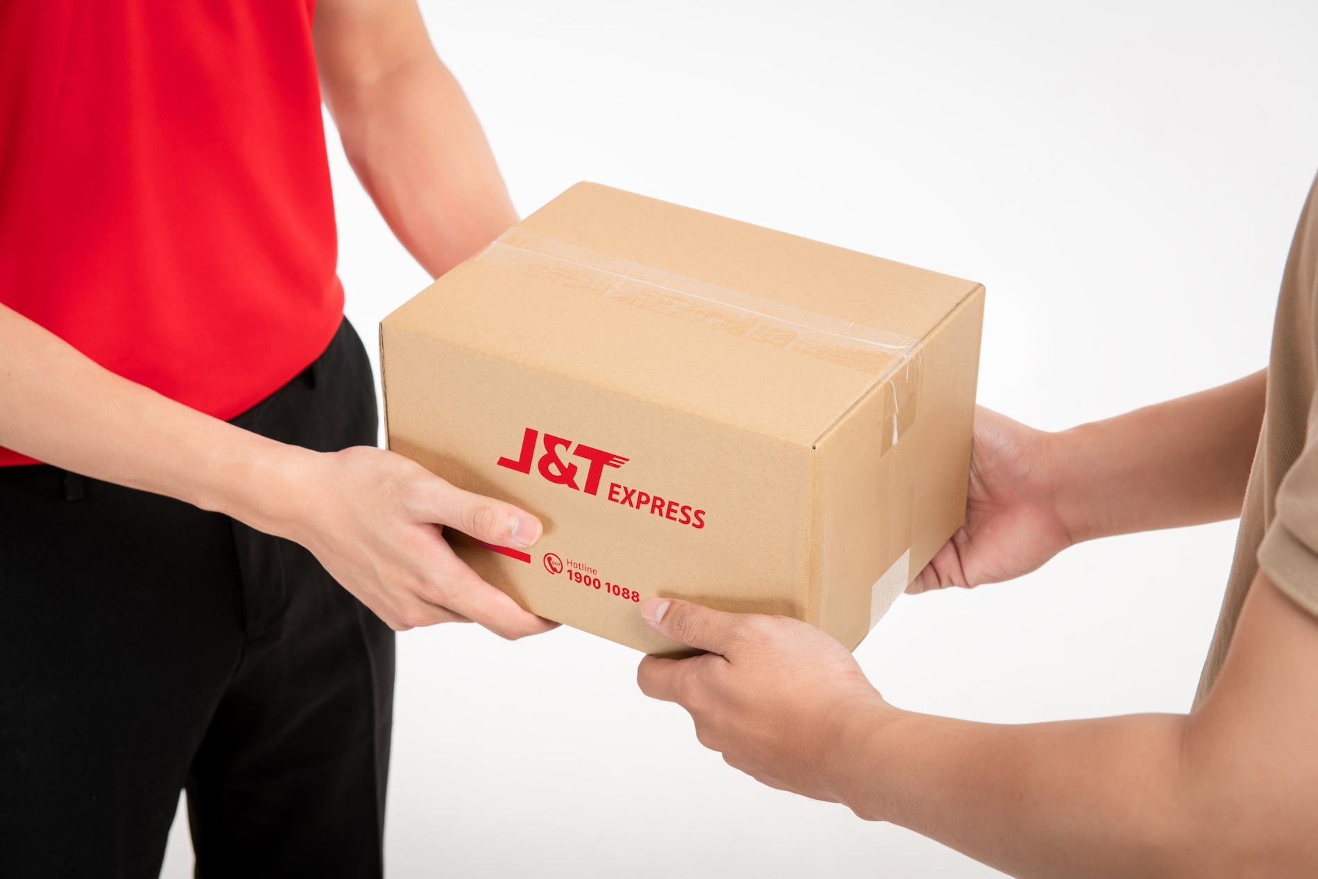 J&T Express 'mở khóa' tính năng giới thiệu bạn bè trên app gửi hàng