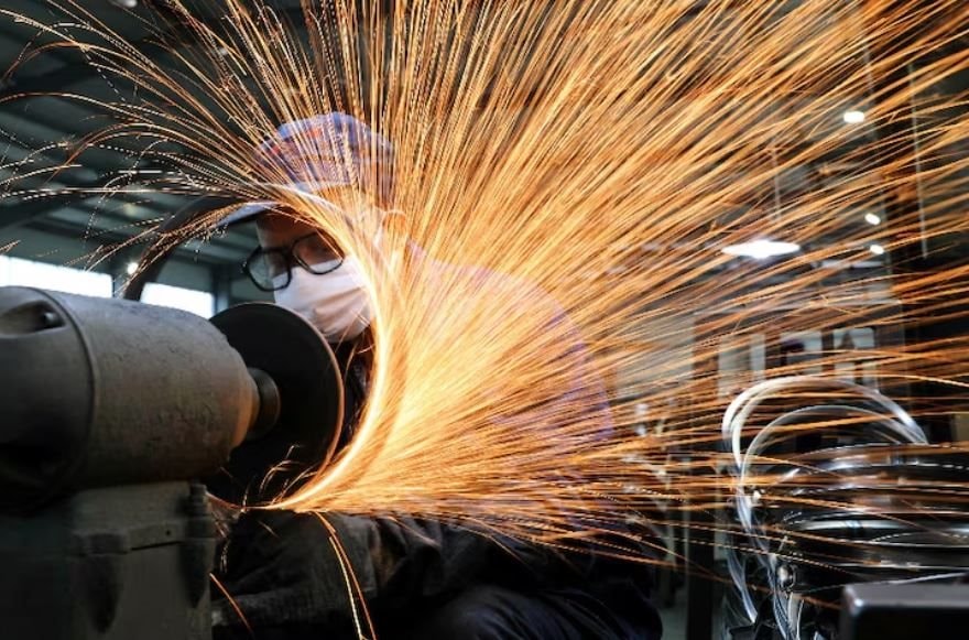 Trung Quốc âm thầm “tích trữ” quặng sắt giữa lúc ngành thép nội địa giảm tốc