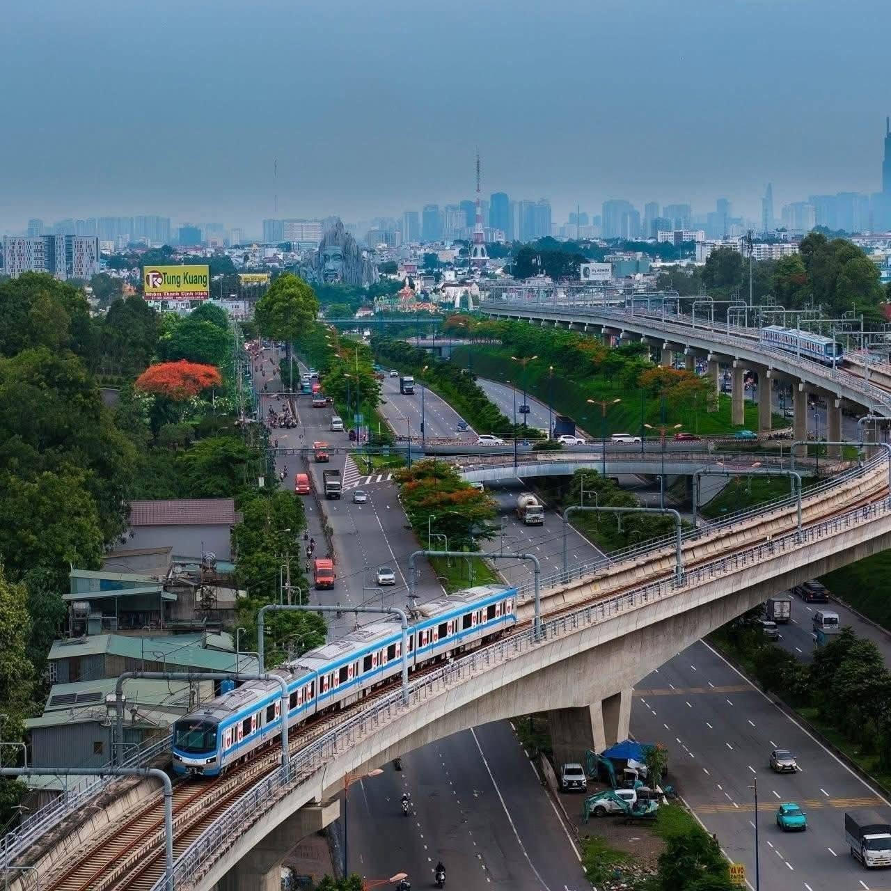 Bộ Chính trị yêu cầu TP.HCM tăng tốc, đưa 200 km metro vào vận hành trước năm 2030