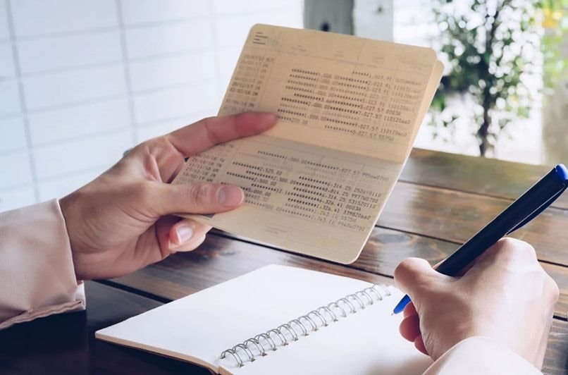 Cụ bà kiện ngân hàng vì khoản tiền gửi tiết kiệm suốt 27 năm bị áp lãi suất "không kỳ hạn"