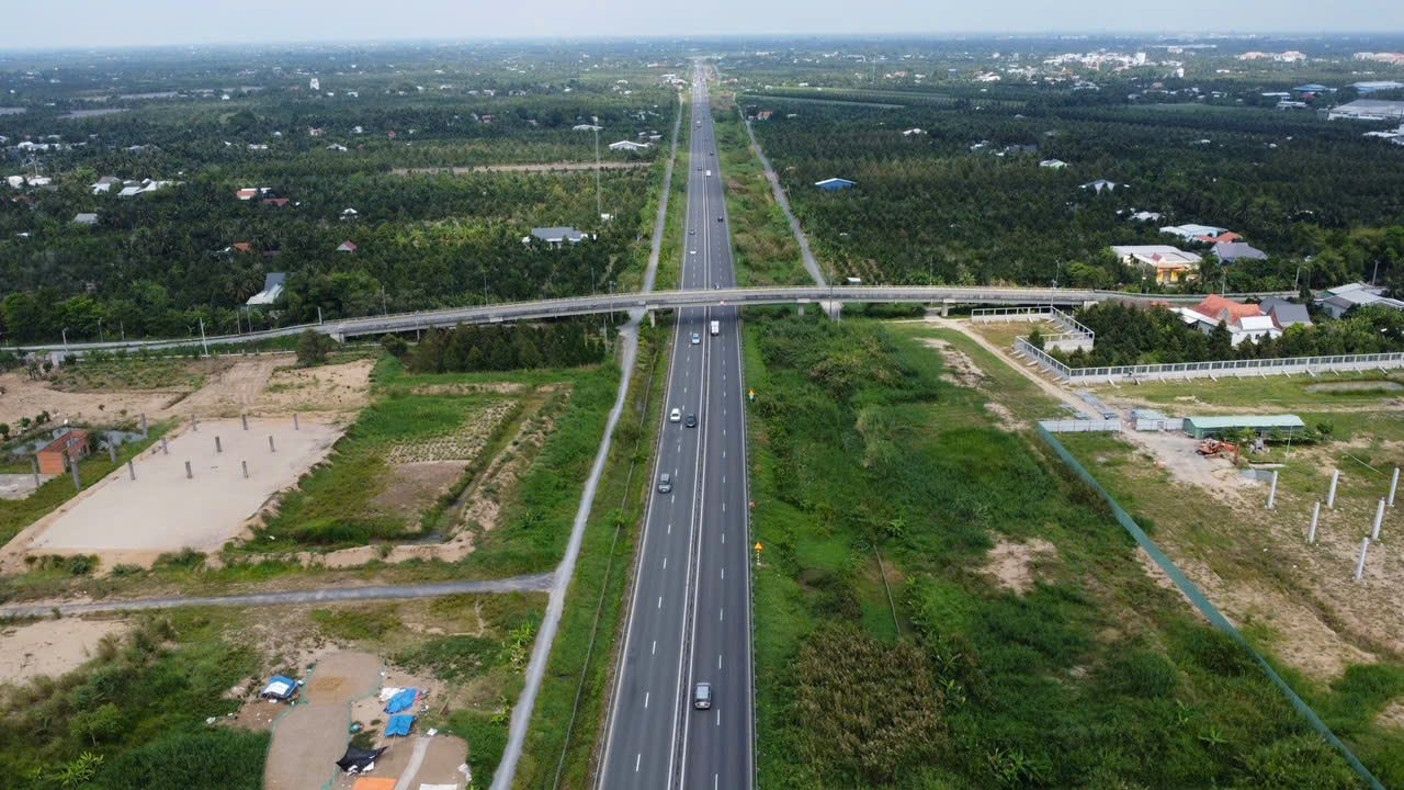 Cao tốc miền Tây: Trạm dừng nghỉ Trung Lương - Mỹ Thuận chốt ngày cán đích, vốn đội lên gần 900 tỉ