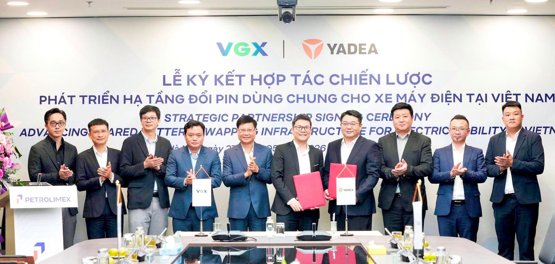 Công ty của Xuân Cầu Holdings, Petrolimex và Selex Motors bắt tay gã khổng lồ Trung Quốc phát triển hệ thống đổi pin xe điện dùng chung