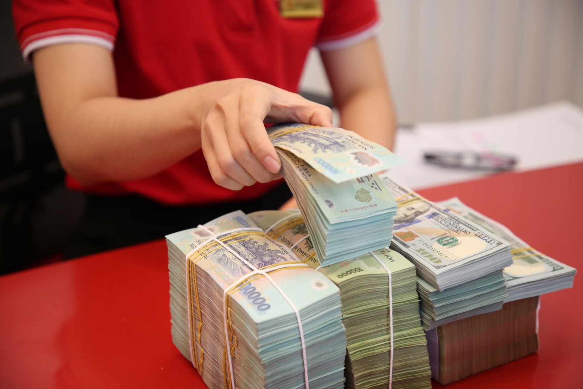 Lãi suất tiết kiệm ngày 28/5: Lãi suất Agribank, Vietcombank, BIDV, Sacombank, HDBank...cao nhất là bao nhiêu?
