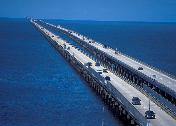 di-mai-khong-den-noi-khien-ba-bau-de-ngay-tren-cau-1-bridge-over-lake-pontchartrain-carl-purcell-1590738502-106-width700height500-1590740156607-1590740157506246483767.webp