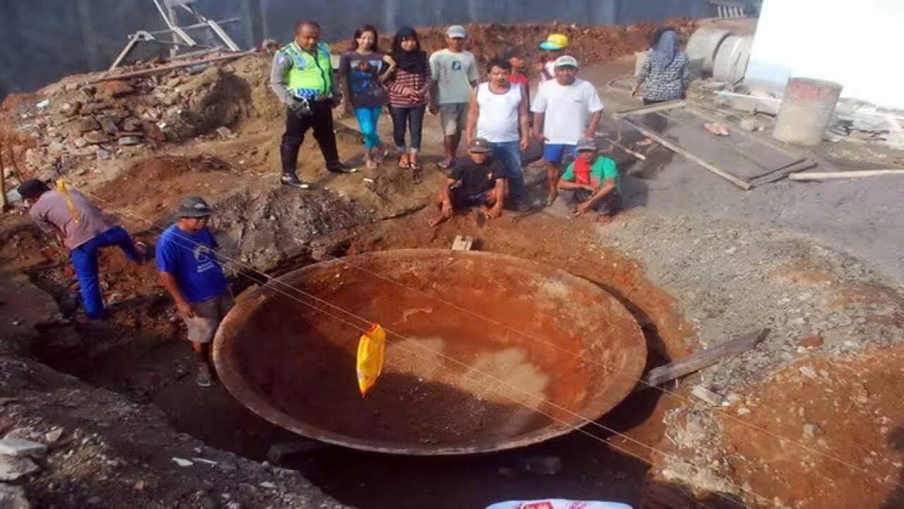 Đào móng xây nhà, người dân phát hiện vật nặng 1 tấn, chuyên gia xác nhận báu vật hiếm có, công nghệ cao vào cuộc