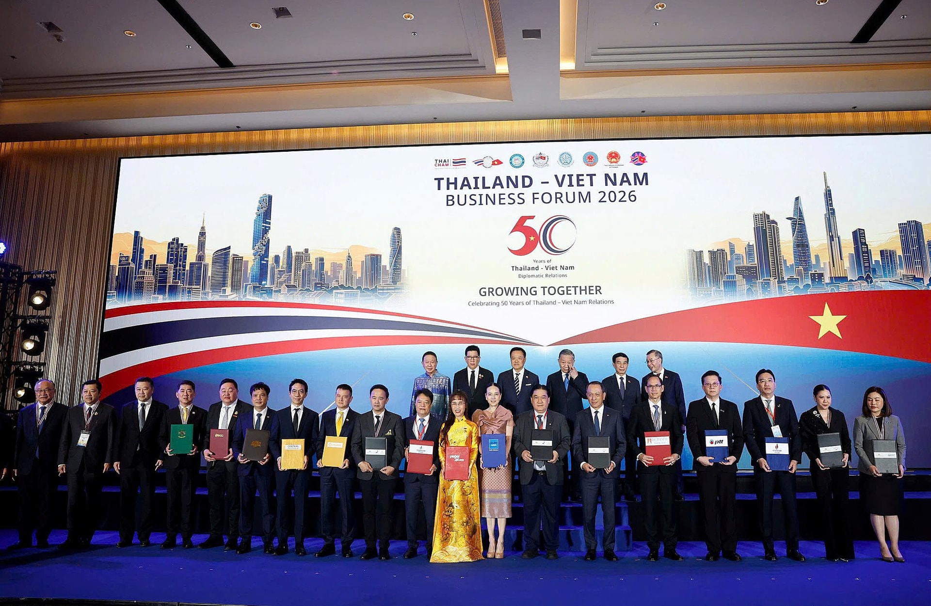 Tổng Bí thư, Chủ tịch nước Tô Lâm chứng kiến FPT ký 6 hợp tác với các tập đoàn lớn tại Thái Lan và Singapore