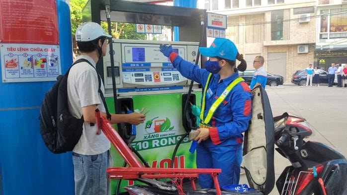 Từ ngày mai, thị trường xăng dầu ở Việt Nam có thay đổi lớn?
