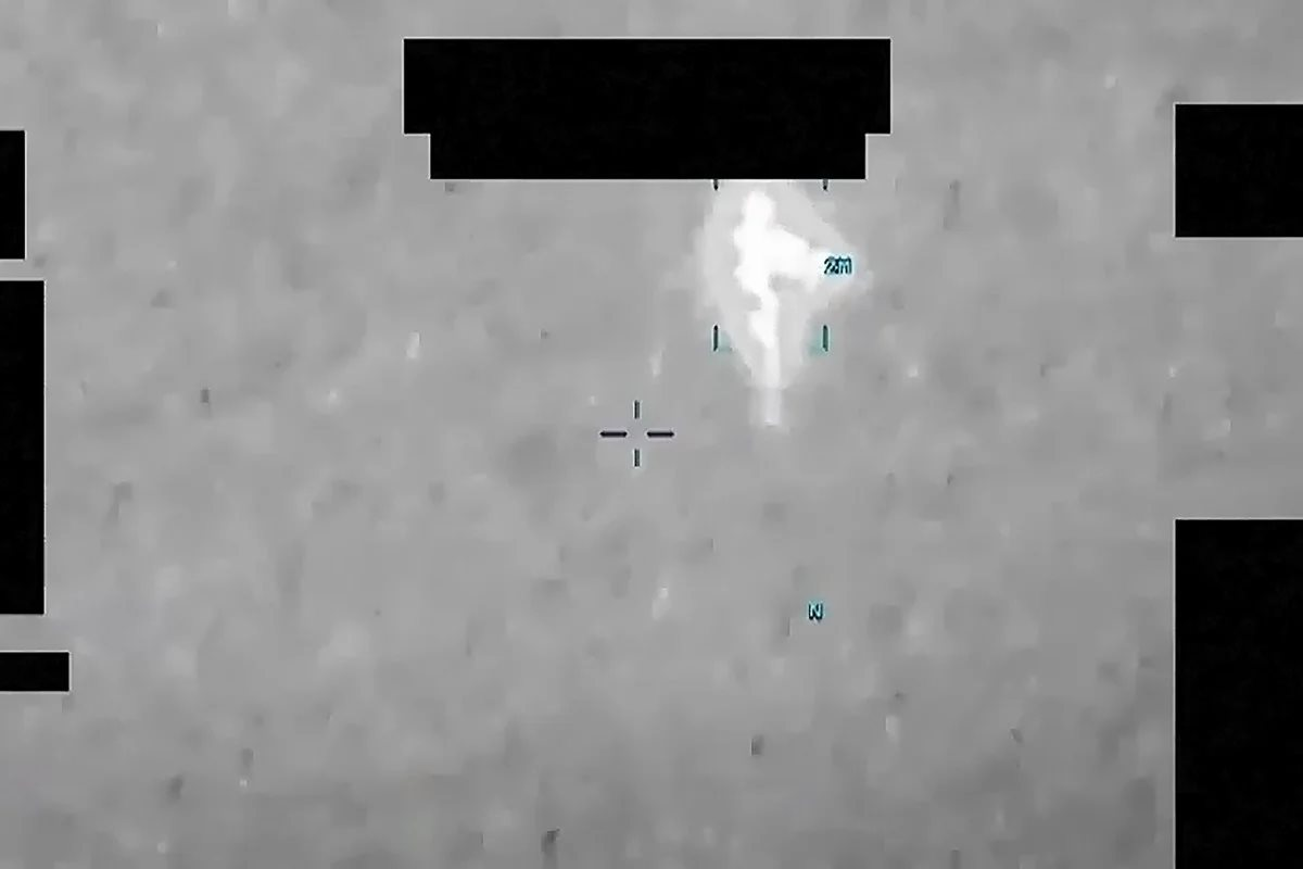 Chuyên gia Trung Quốc kinh ngạc khi xem một video UFO mà Mỹ công bố: “Thứ này quả thực không bình thường”