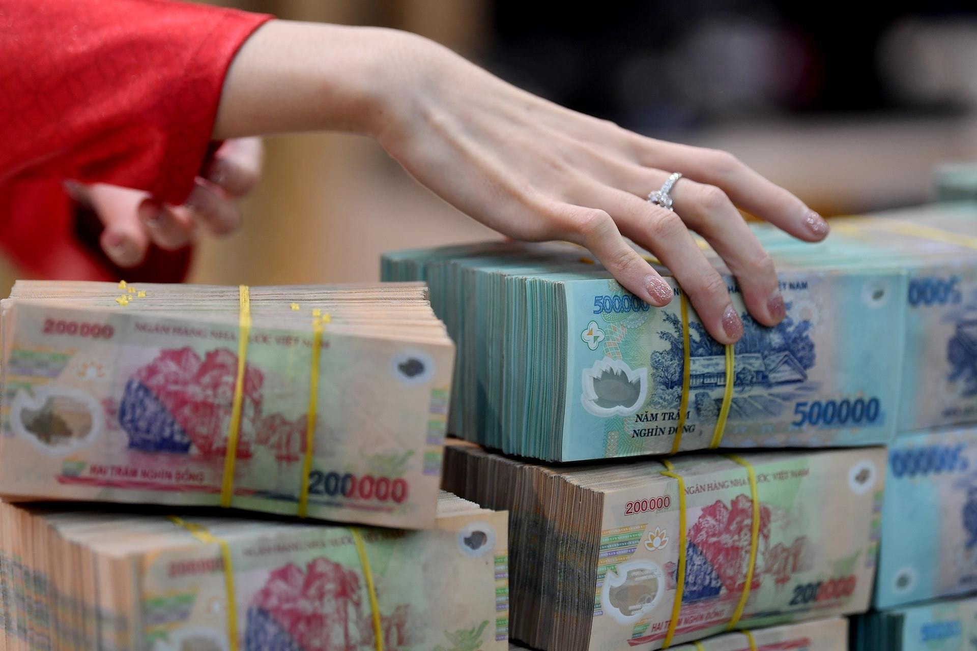 Lãi suất tiết kiệm ngày 2/6: Cập nhật mới nhất bảng lãi suất Agribank, Vietcombank, BIDV, VietinBank, Sacombank, HDBank, MB,... 