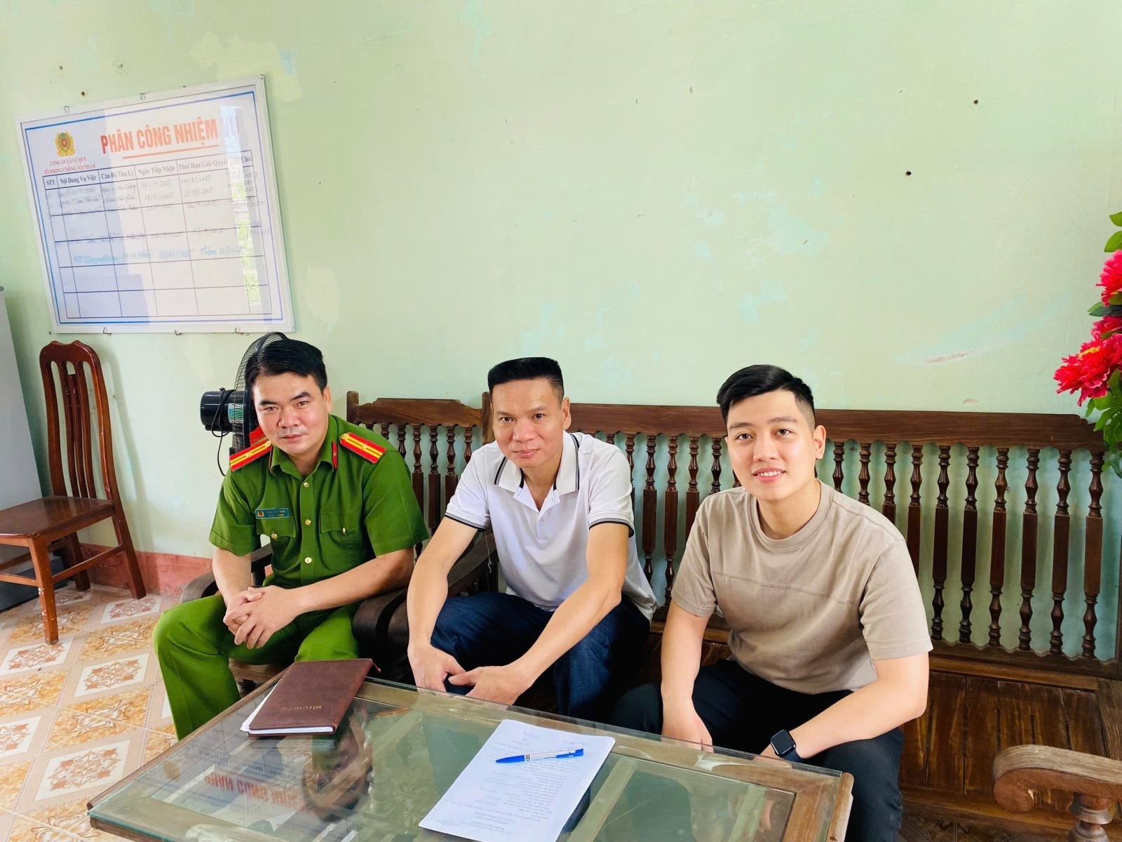 anh2_haibengapmat.jpg