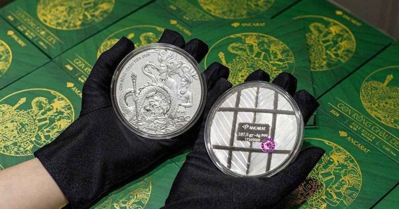 Giá bạc hôm nay đảo chiều giảm nhẹ