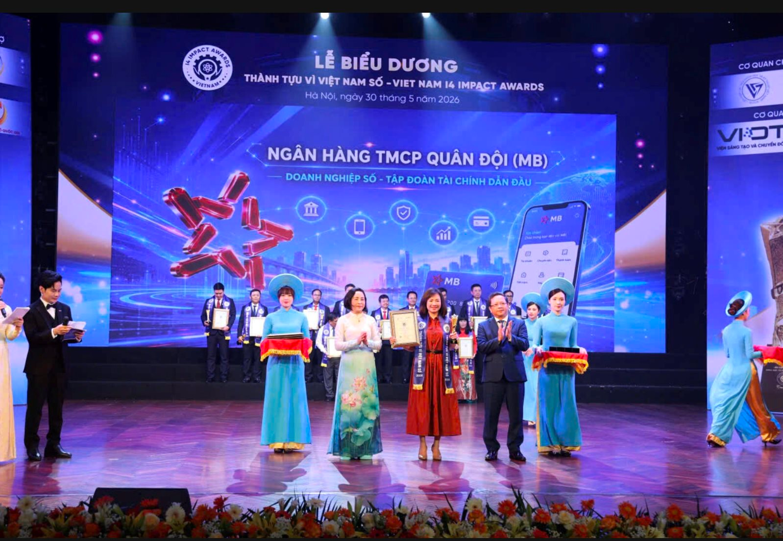 BIZ MBBank nhận giải thưởng Dịch vụ số xuất sắc tại Viet Nam I4 Impact Awards 2026