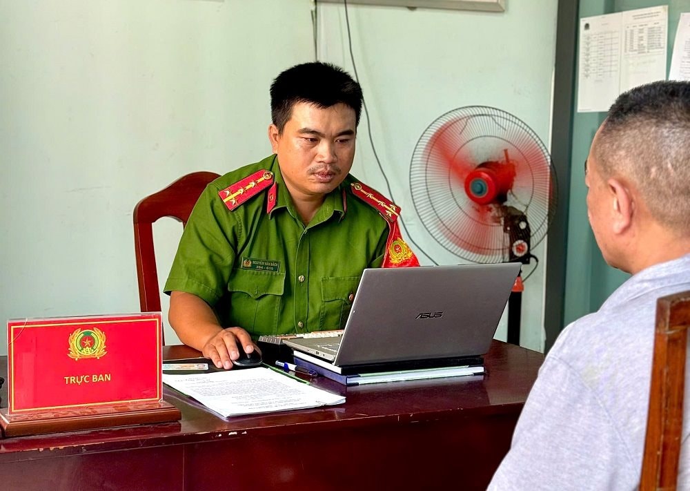 Chuyển khoản thành công 415 triệu từ ngân hàng MB sang Vietcombank, người đàn ông sinh năm 1972 phải đến công an trình báo