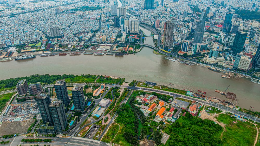 Ít ai ngờ, khối bê tông hơn 100.000 tấn được dìm sâu 27m dưới lòng sông, tiếng "rầm" vang lên sau đó tạo nên kỳ tích lớn nhất Đông Nam Á