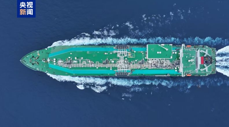 Phát hiện tàu Trung Quốc thể tích 174.000 mét khối, dài 299 mét, boong rộng bằng 3 sân bóng bắt đầu di chuyển, thực hiện nhiệm vụ quan trọng với 3,3 triệu gia đình