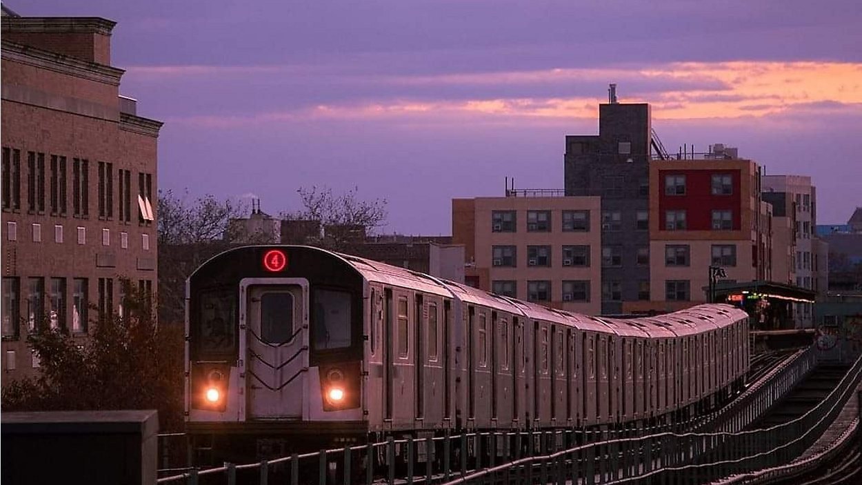 partly_cloudy_evening_sunset_subway_train_new_york_city_bronx_nyc_ugc_matthewcarter_120923.jpg