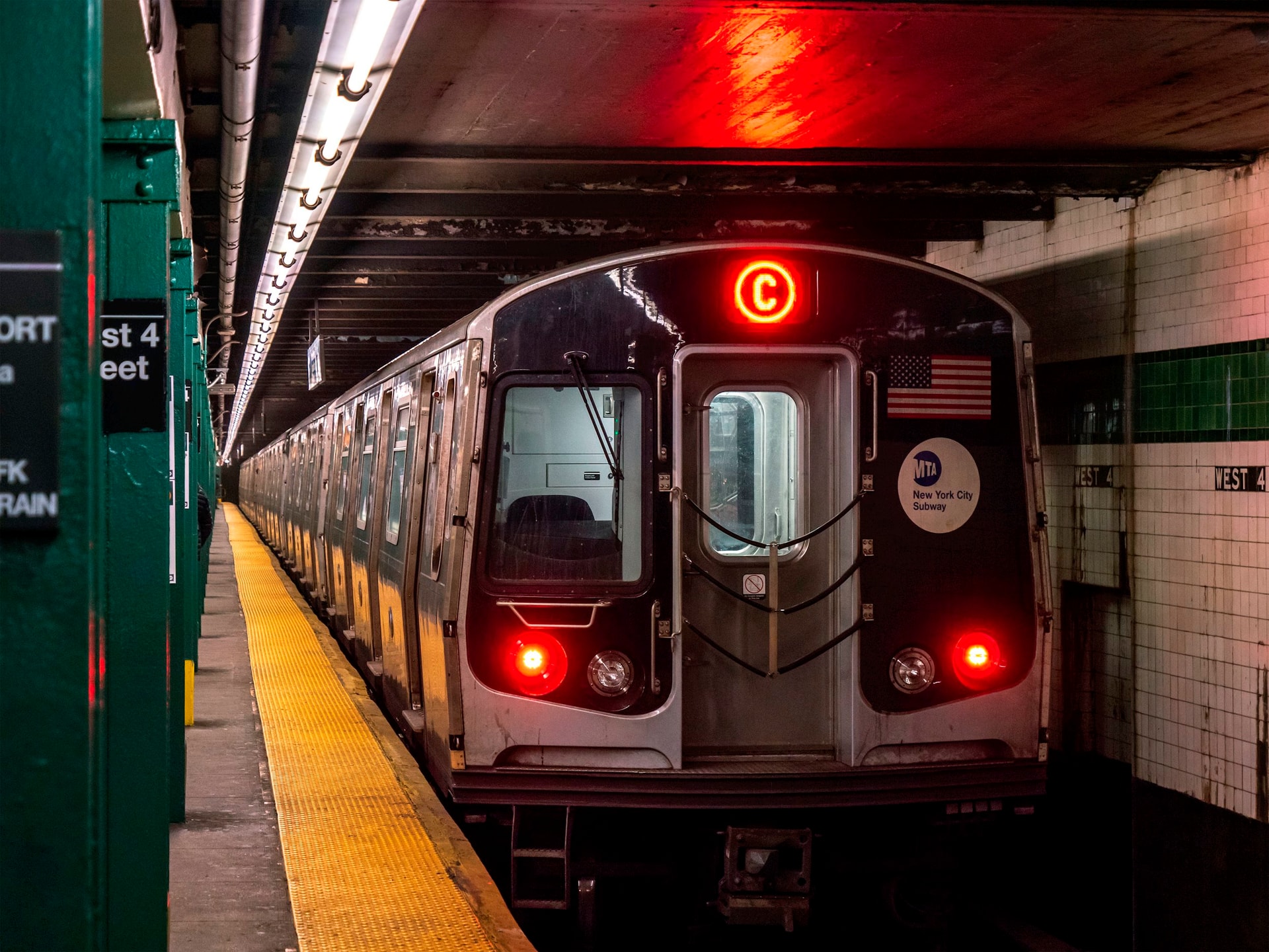 r179_c_train_at_west_4th_street.jpg