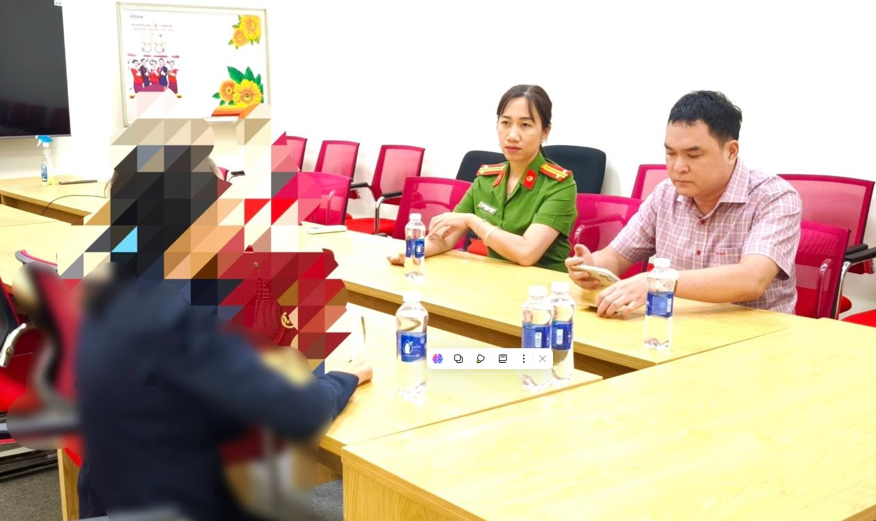 Quen "quân nhân Mỹ" online, người phụ tới ngân hàng chuyển 1,3 tỷ đồng để "mãi mãi bên nhau": Công an lập tức mời tới làm việc