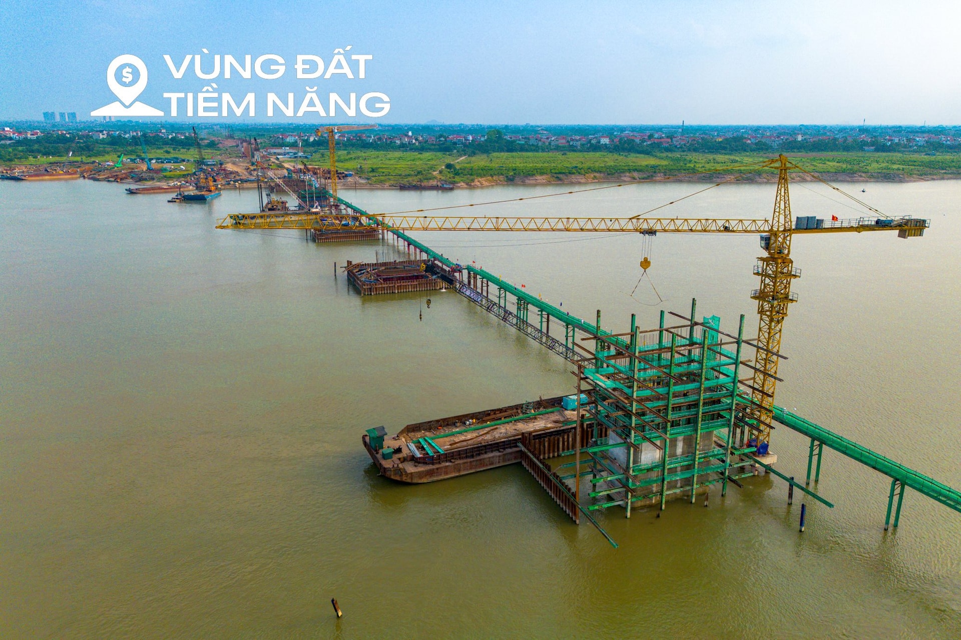 Ngắm cầu gần 10.000 tỷ xây nhanh bậc nhất Hà Nội, dự kiến hoàn thành trong chưa đầy 2 năm, kết nối đại đô thị của Vinhomes và Sun Group