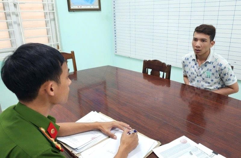 Tài khoản ngân hàng của người phụ nữ liên tiếp bị trừ tiền, chuyển đến STK 061810876: Công an xác định người nhận tiền thường xuyên qua lại Campuchia 