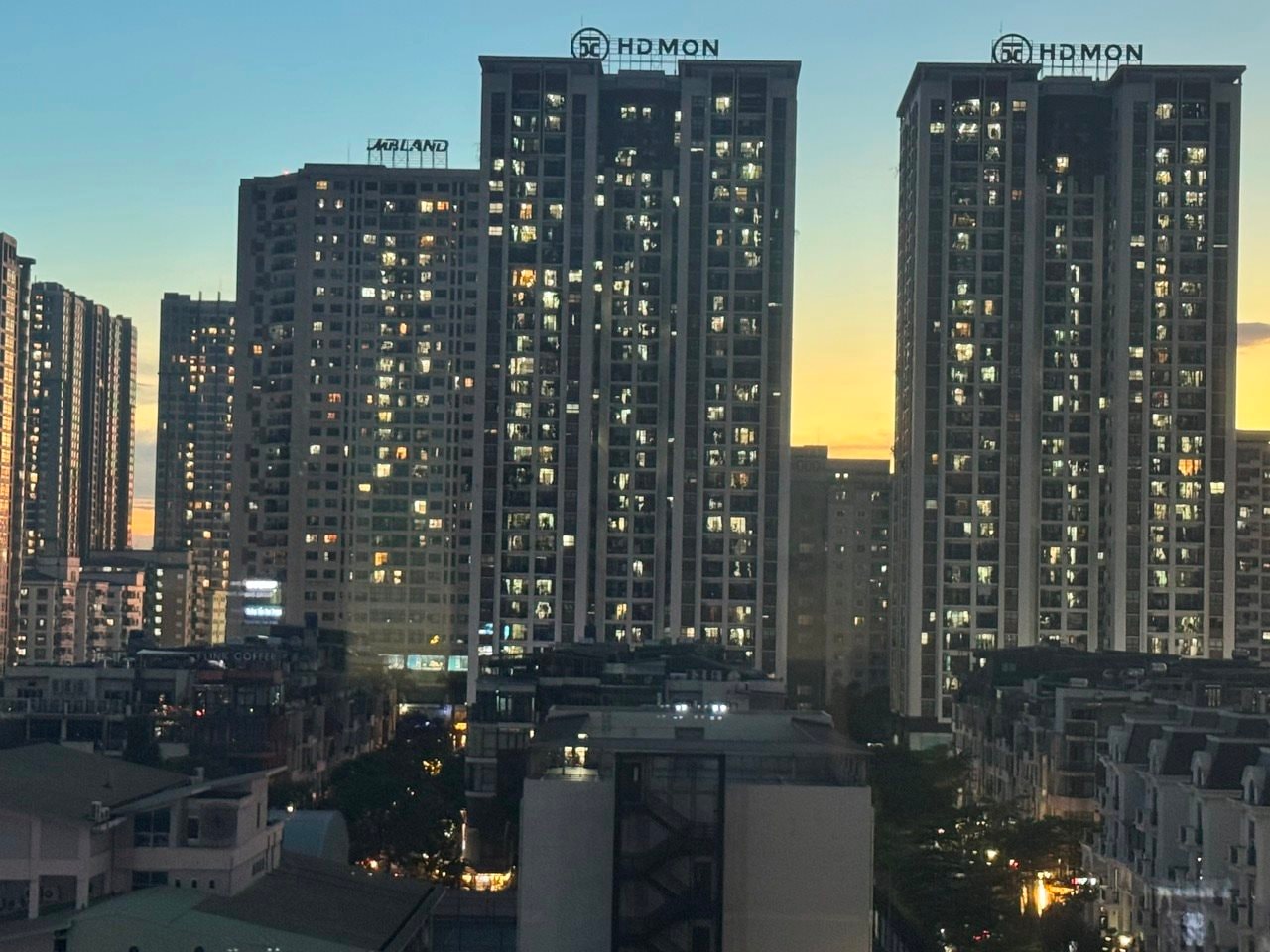 Thị trường căn hộ tháng 5/2026: Giá rao bán chung cư giảm nhiệt, nhu cầu thuê chung cư tăng mạnh