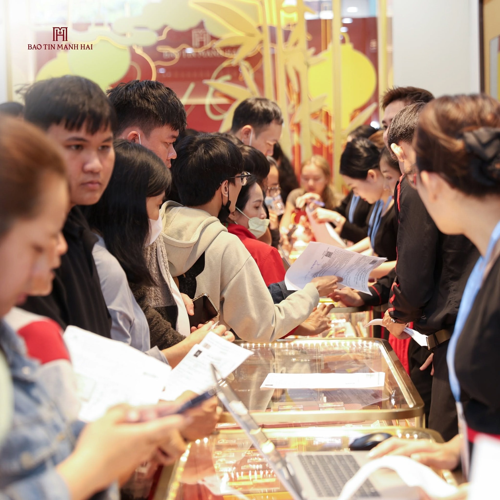 Chưa từng thấy: Vàng giảm thủng đáy, người vừa mua sáng nay đã lỗ hơn 7 triệu đồng/lượng