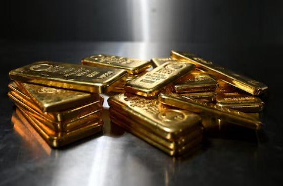 Giá vàng lao dốc 3%, giá dầu và đồng USD tăng vọt, thị trường cược tới 70% kịch bản Fed tăng lãi suất