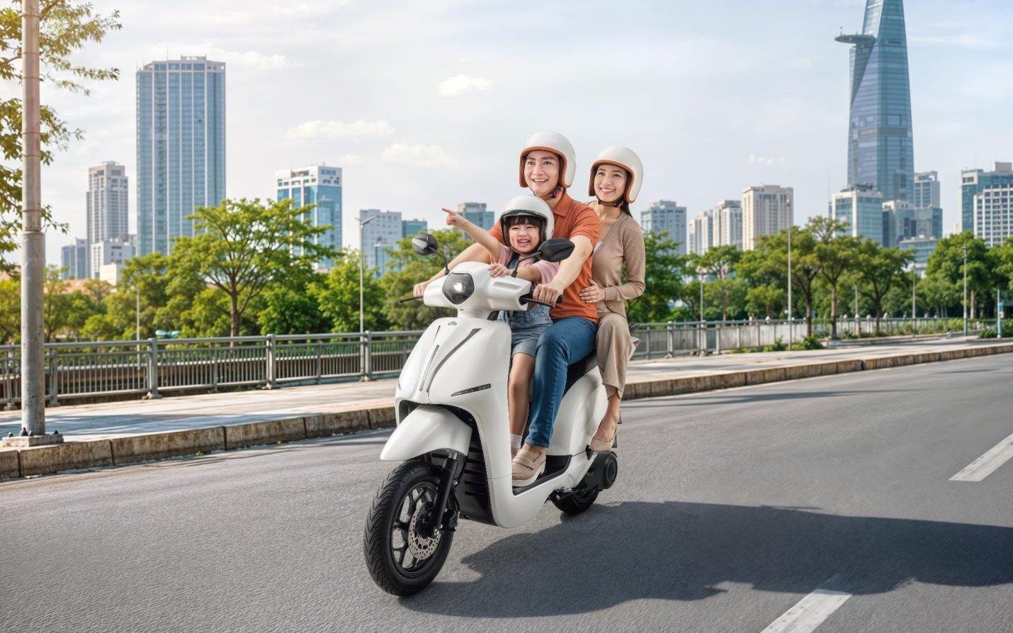 Pin lớn đi 200km, cốp vẫn rộng 50L: Dat Bike ERA tối ưu thế nào?