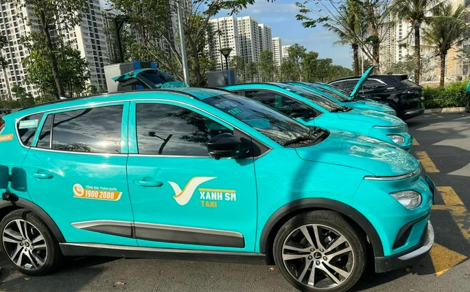 Hãng taxi của ông Phạm Nhật Vượng chính thức xuất hiện ở thị trường gần 1 tỷ USD, cạnh tranh trực tiếp với Uber