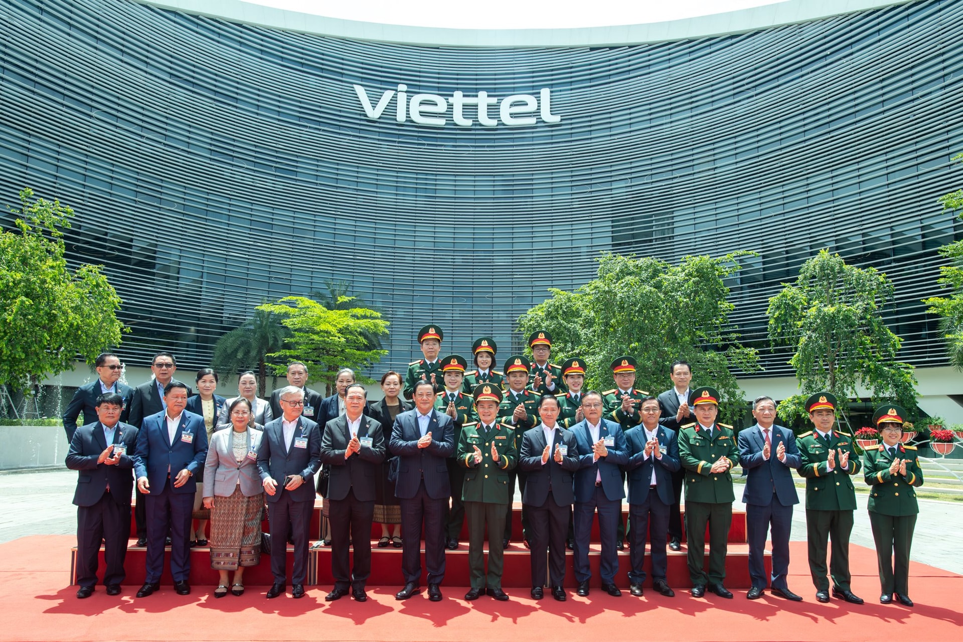 Từ 100.000 USD thành đế chế 10 tỷ USD: Viettel khiến Thủ tướng Lào "đặc biệt ấn tượng"