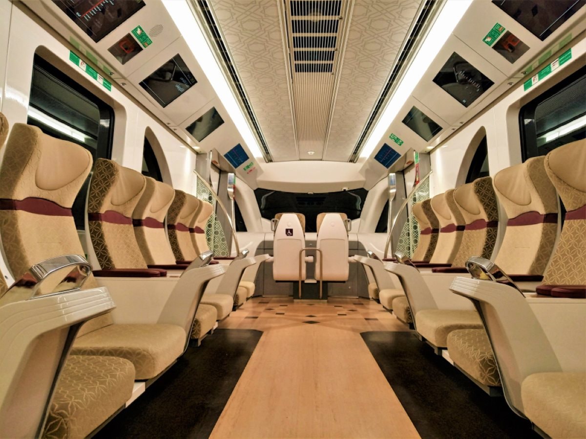 doha-metro-gold-class.jpg
