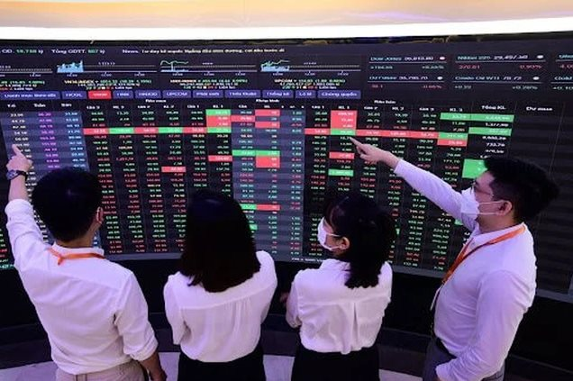 Chuyên gia gọi tên loạt nhóm ngành triển vọng đang ở vùng định giá "hiếm thấy"