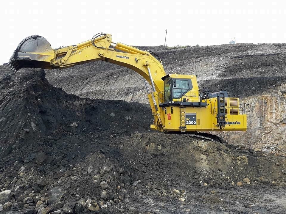 komatsu-pc2000-qninh.jpg