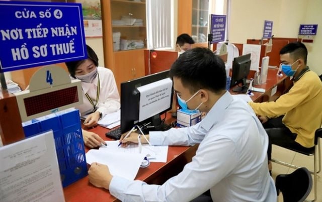 Loạt người nộp thuế có tài khoản tại Vietcombank, Agribank, VietinBank... bị cưỡng chế trích tiền để thu hồi nợ thuế