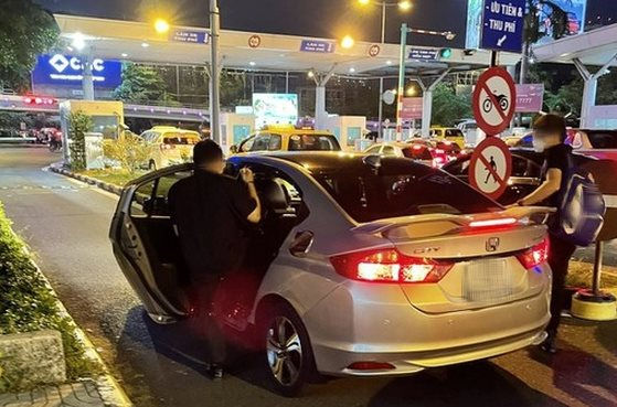 Khởi tố 12 người liên quan đến thủ đoạn mới, dùng thiết bị điện tử, công nghệ để  gian lận cước taxi