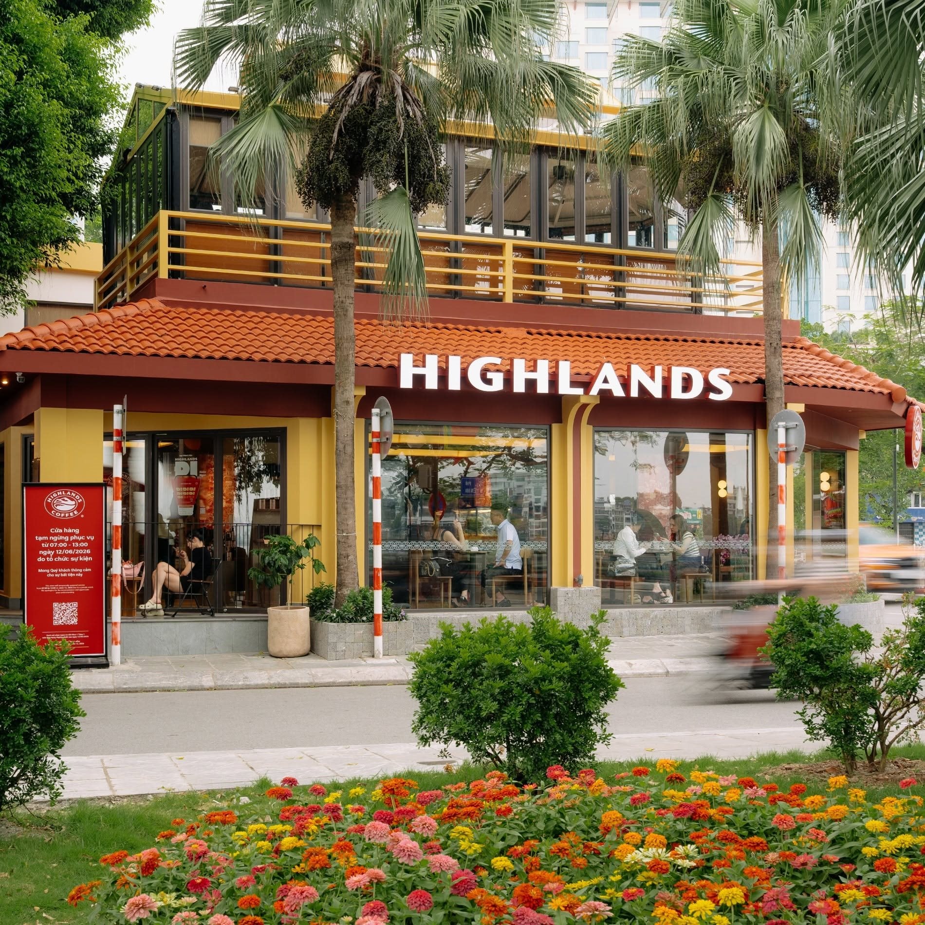 Highlands Coffee mở cửa hàng thứ 1.000 tại con đường lãng mạn nhất Hà Nội