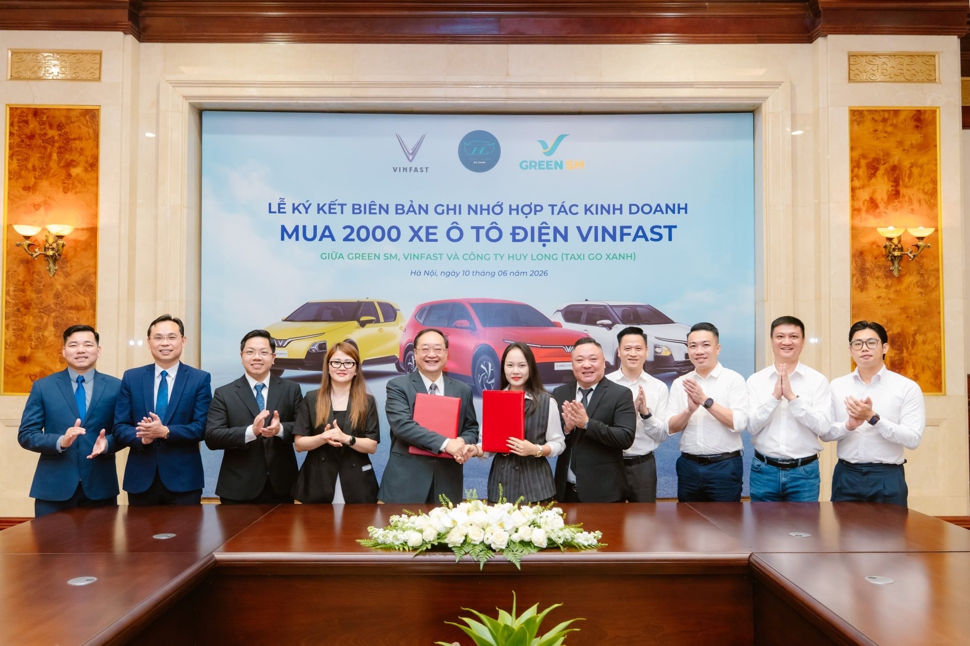 Lộ diện "khách sộp" của ông Phạm Nhật Vượng vừa chốt đơn 2.000 xe VinFast