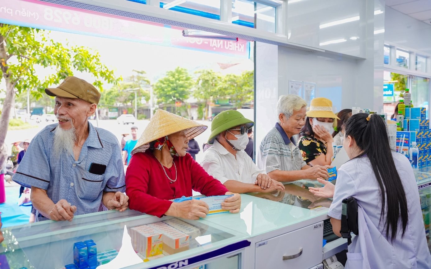 Long Châu và hành trình bền bỉ xây dựng 2.678 nhà thuốc cộng đồng “gần dân, sát dân”