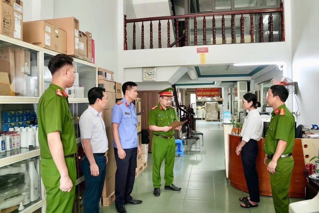 Cài Windows, Office lậu cho hàng trăm máy tính: Công an khởi tố vụ án đầu tiên trên cả nước