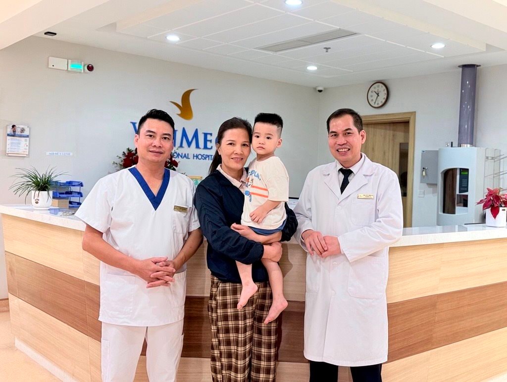 Vinmec Hạ Long cứu bé trai 2 tuổi khỏi nguy cơ biến chứng do bệnh lý ống phúc tinh mạc