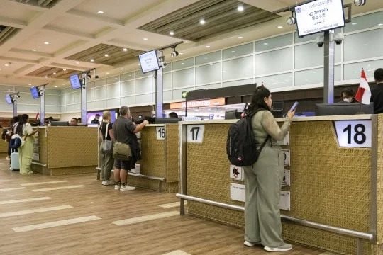 Bê bối tham nhũng rúng động nước Đông Nam Á: Loạt quan chức xuất nhập cảnh bị bắt vì 'vòi' 230 tỷ đồng từ người nước ngoài, cựu thứ trưởng bỏ túi 160 triệu/tuần, hơn 35 cán bộ có nguồn thu bất chính